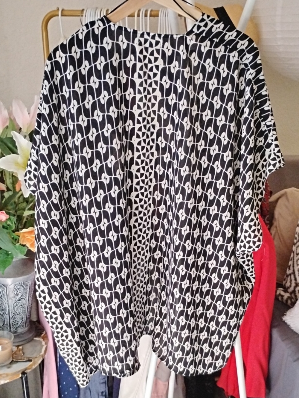 Max Studio Black and White Geometric Kimono Top - Picture 8 of 8